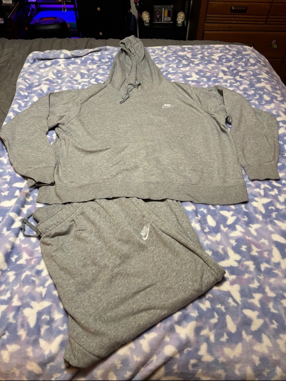 Like new worn maybe twice Nike Heather Gray Hoodie & Jogger Sweat Set - Picture 2 of 6
